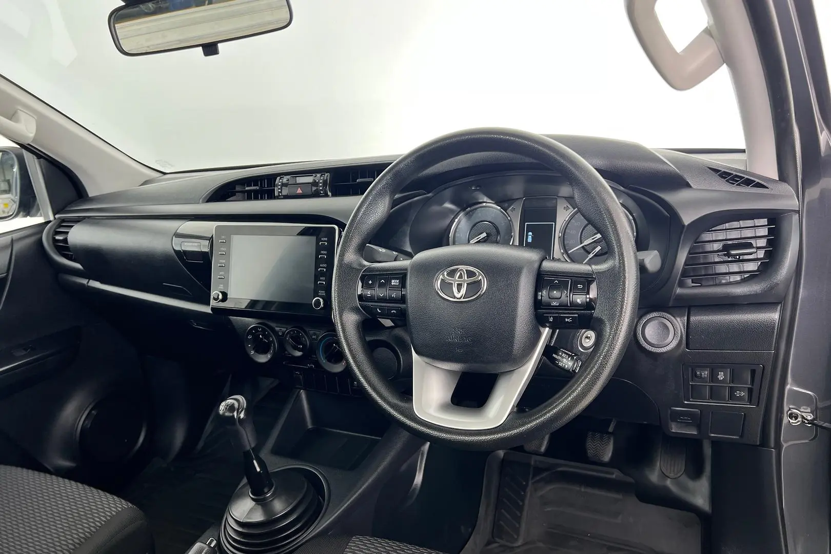 2022 Toyota Hilux Gallery Image 14