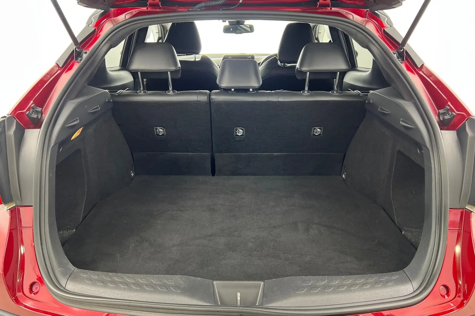 2018 Toyota C-HR Gallery Image 24