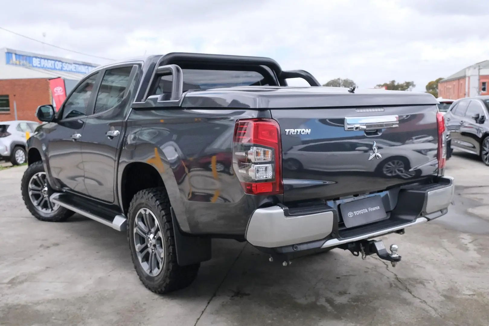 2022 Mitsubishi Triton Gallery Image 2