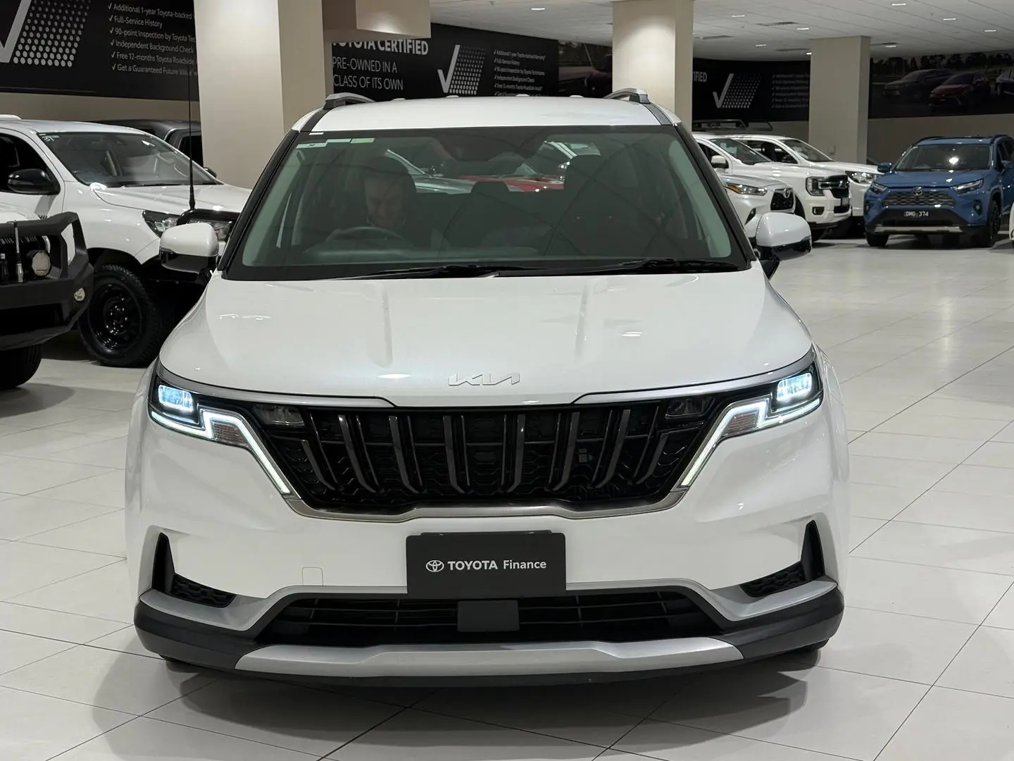 2022 Kia Carnival Gallery Image 4