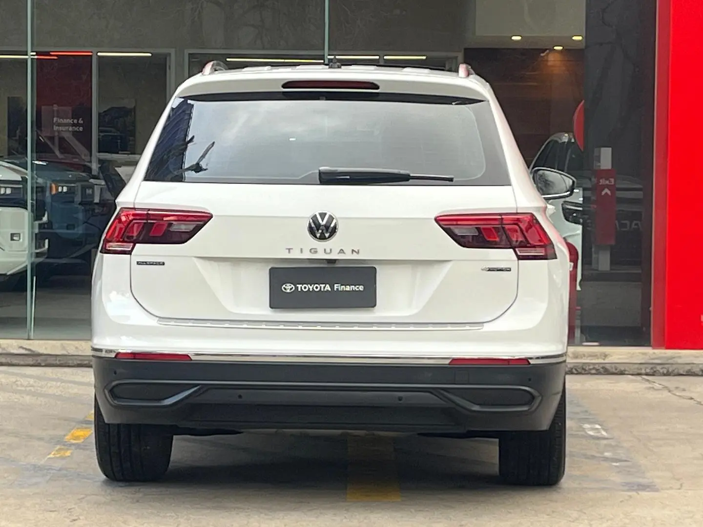 2023 Volkswagen Tiguan Gallery Image 4