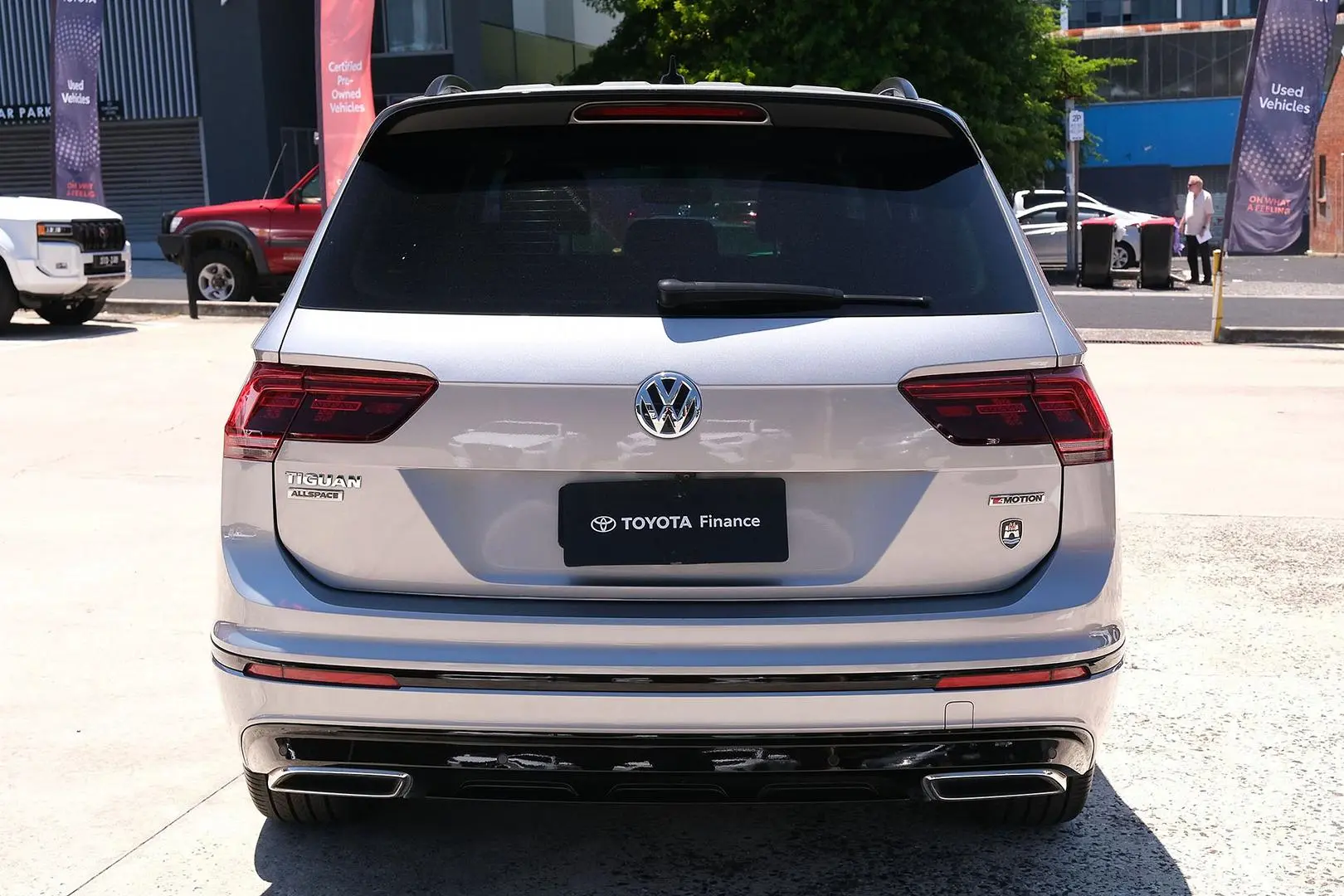 2021 Volkswagen Tiguan Gallery Image 4