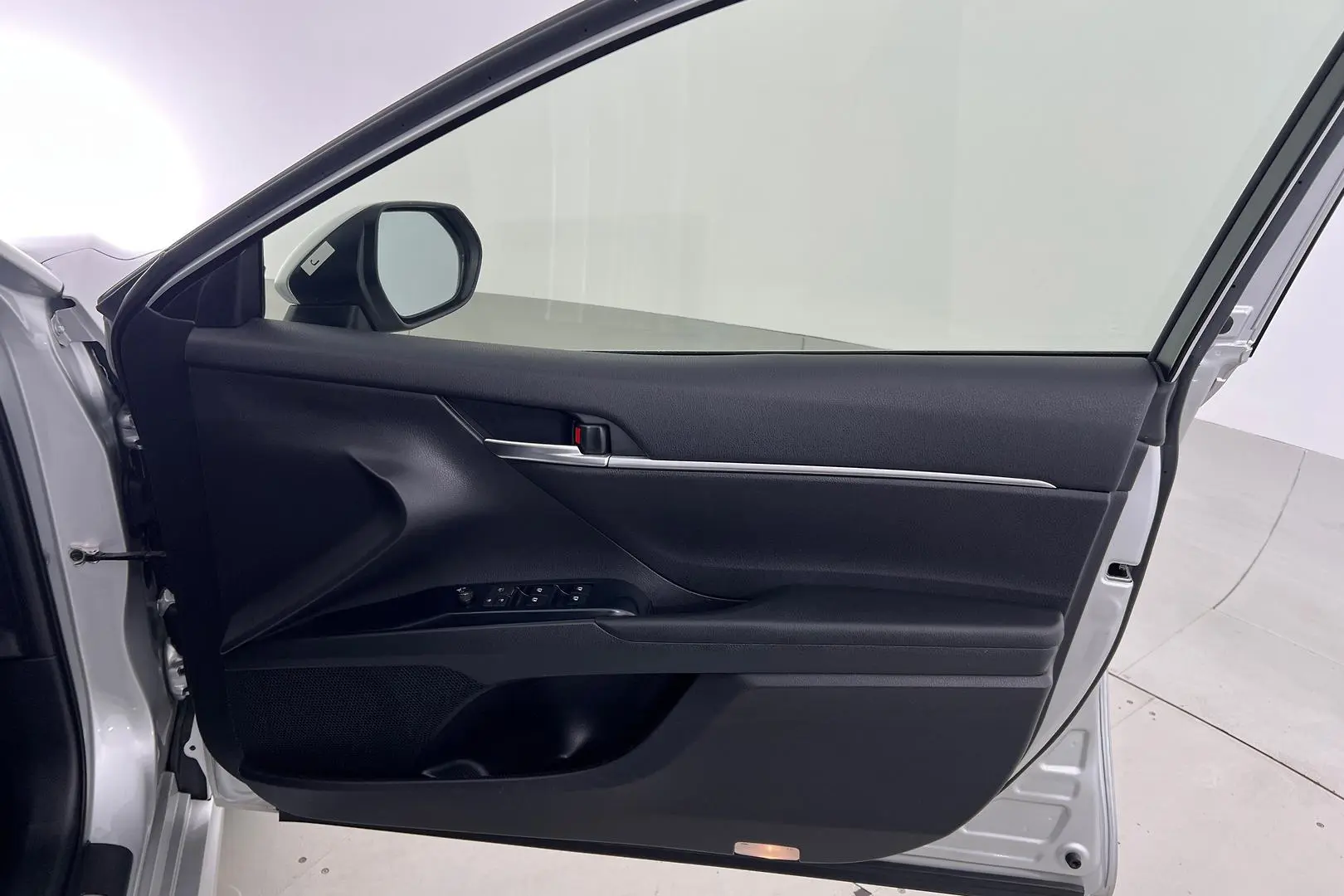 2019 Toyota Camry Gallery Image 12
