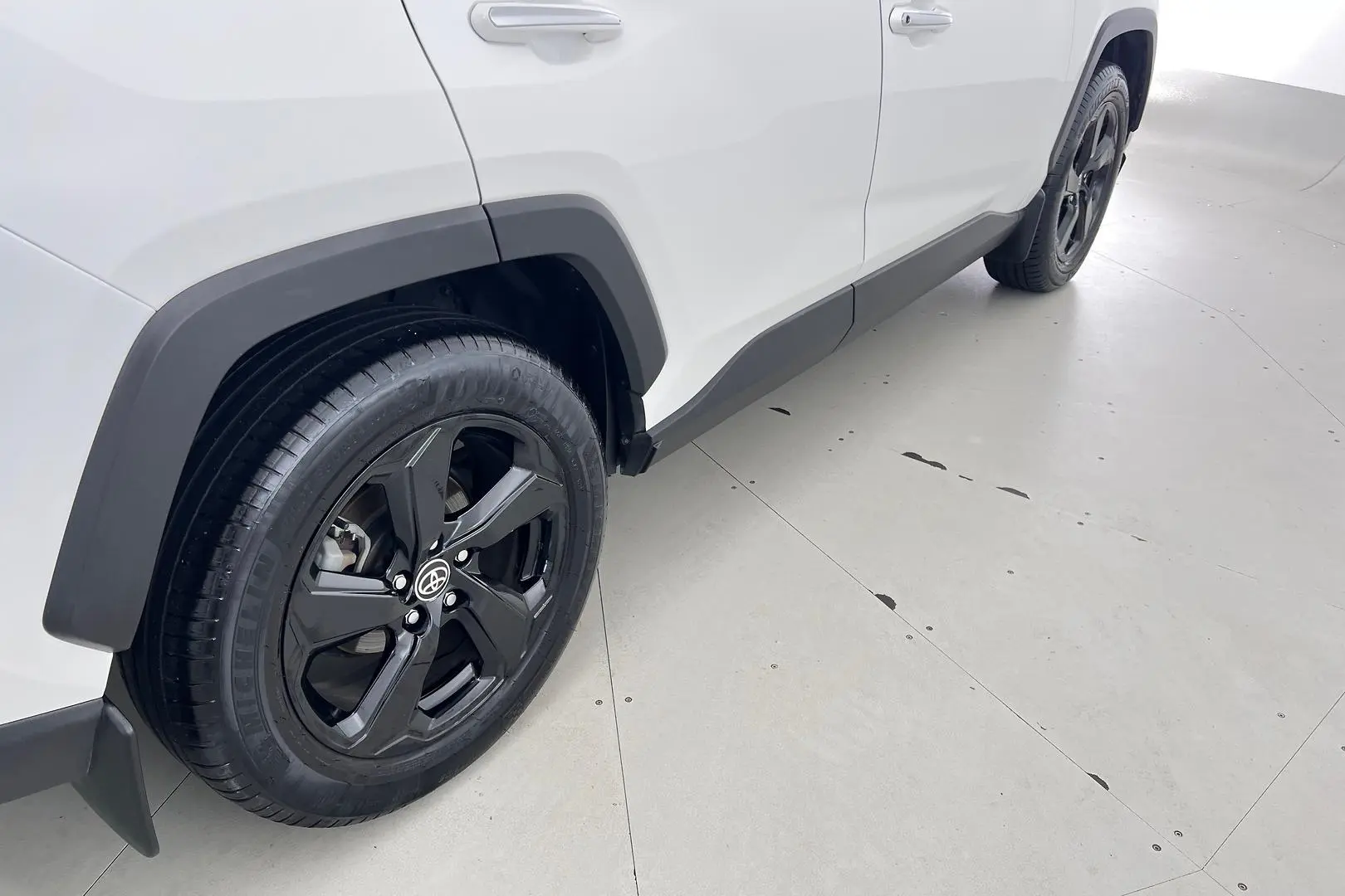 2019 Toyota RAV4 Gallery Image 12