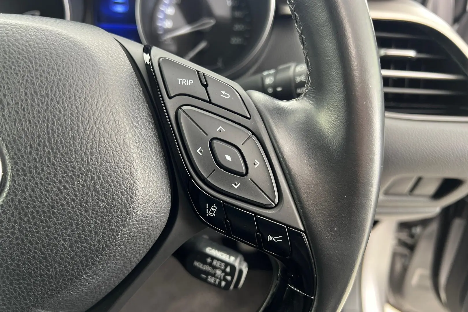 2018 Toyota C-HR Gallery Image 17
