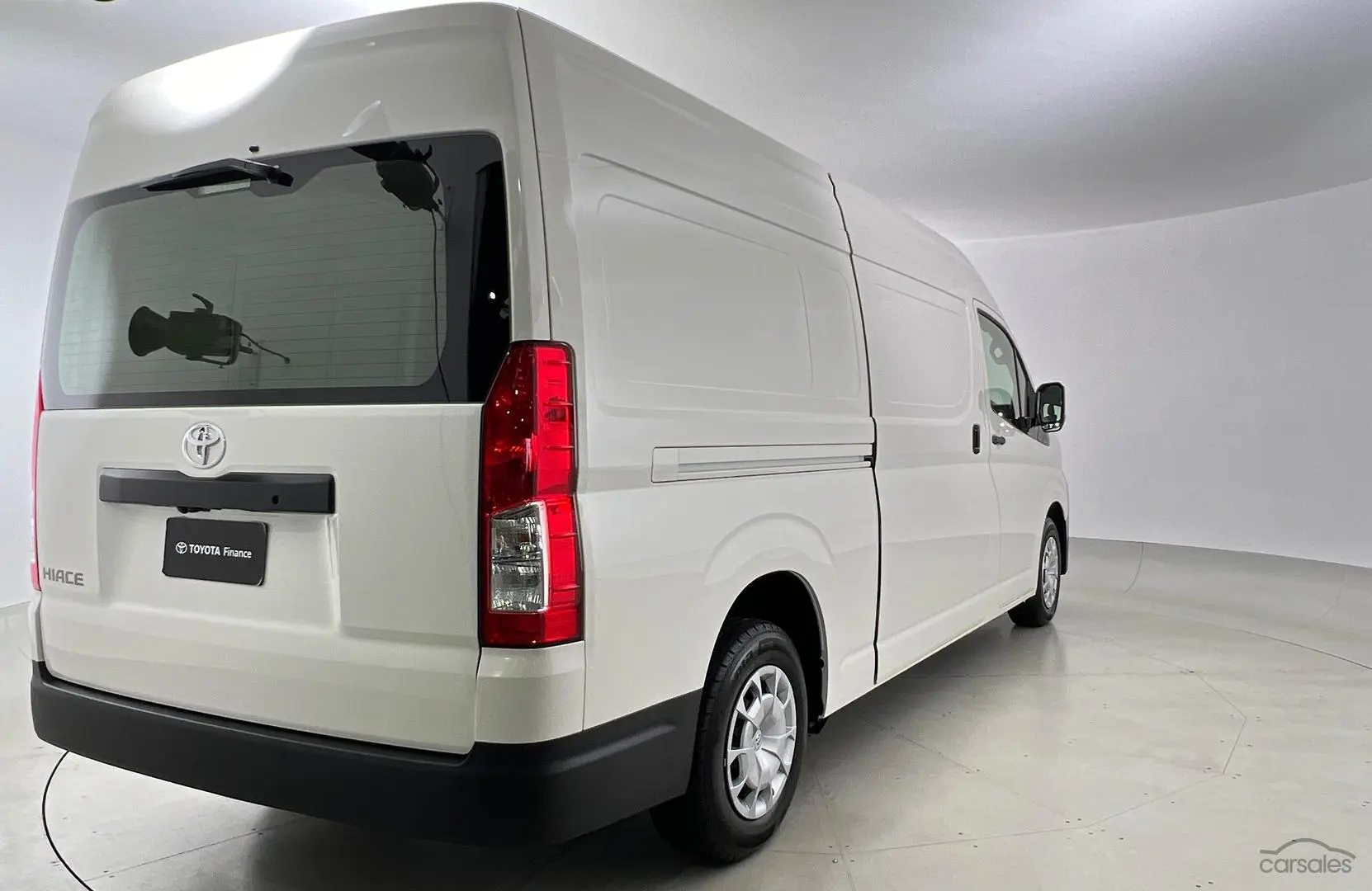 2020 Toyota Hiace Image 6