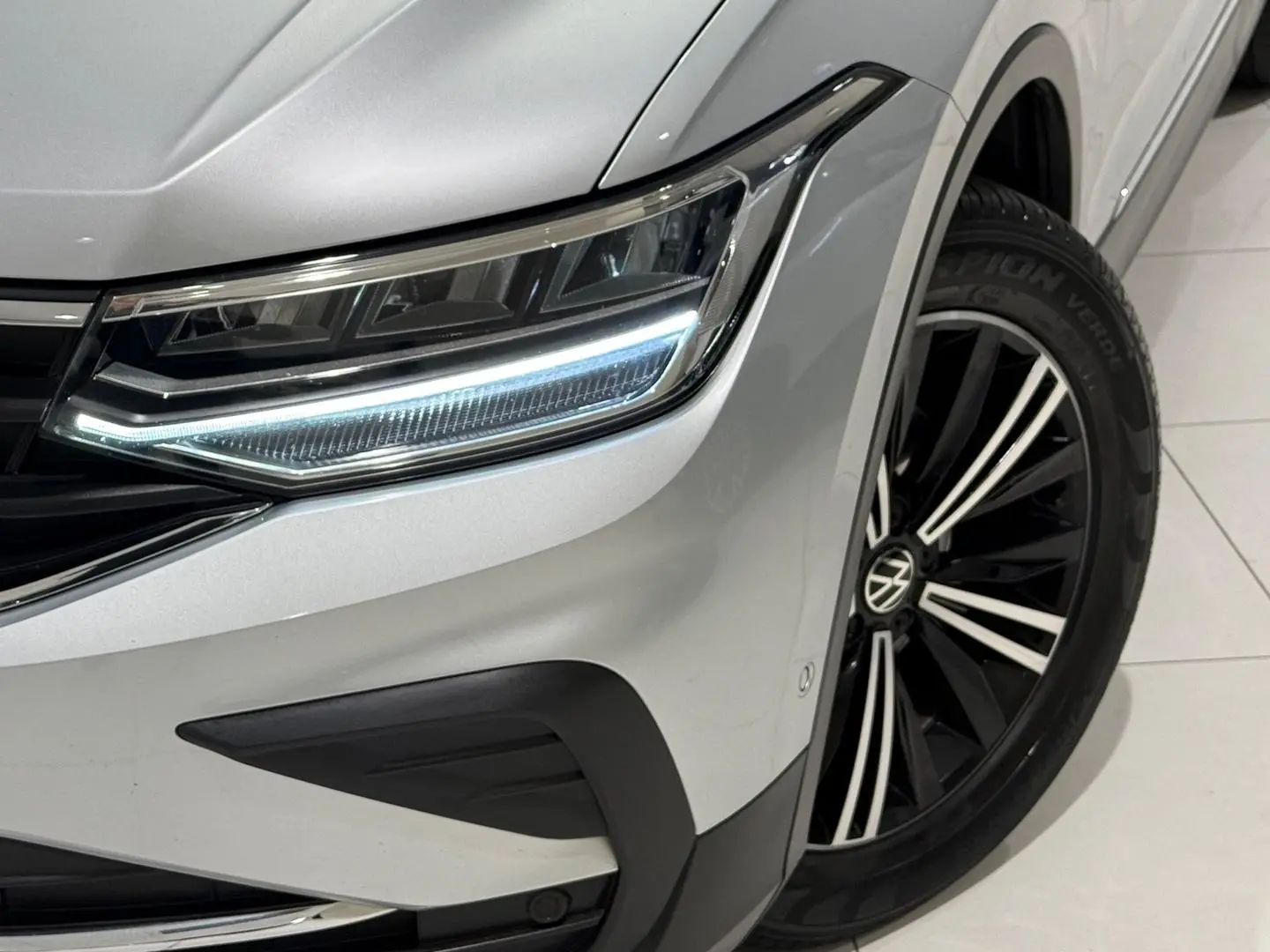 2023 Volkswagen Tiguan Gallery Image 11