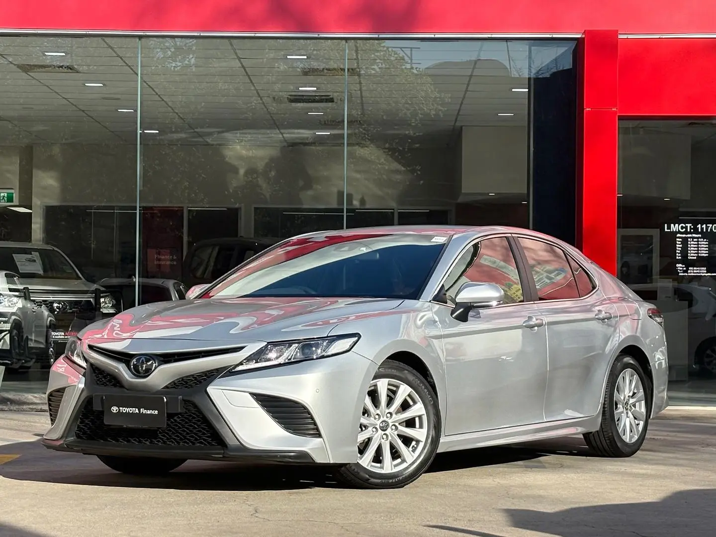 2019 Toyota Camry Gallery Image 4