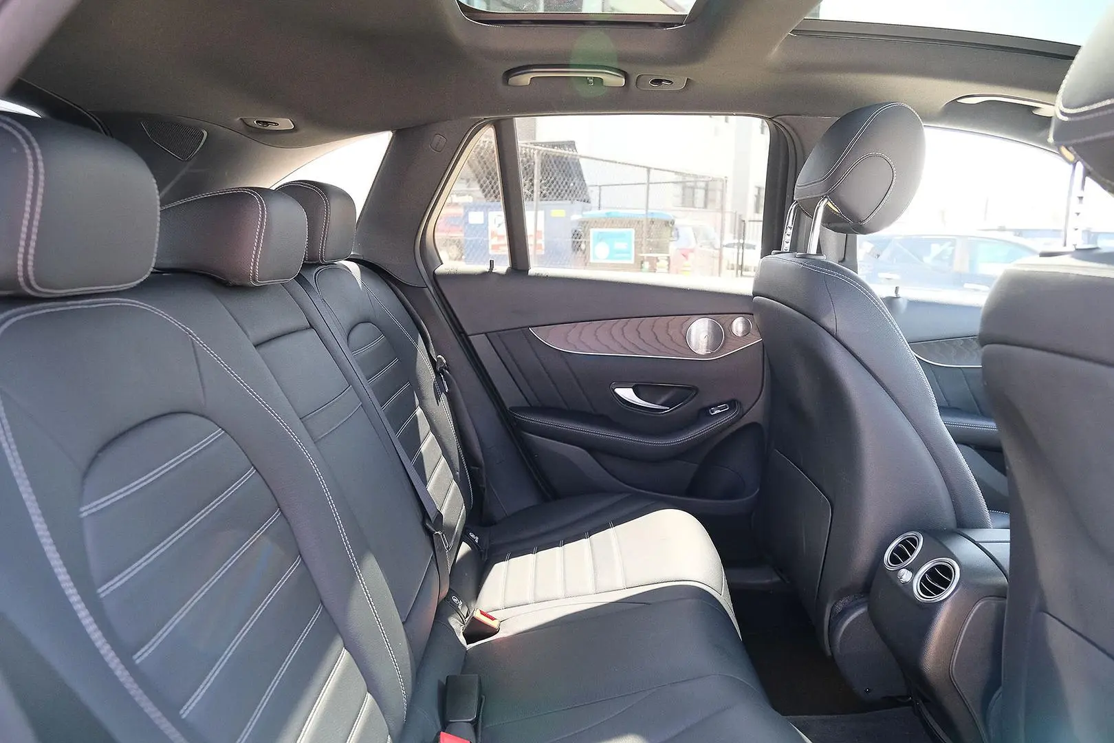 2019 Mercedes-Benz GLC-Class Gallery Image 11