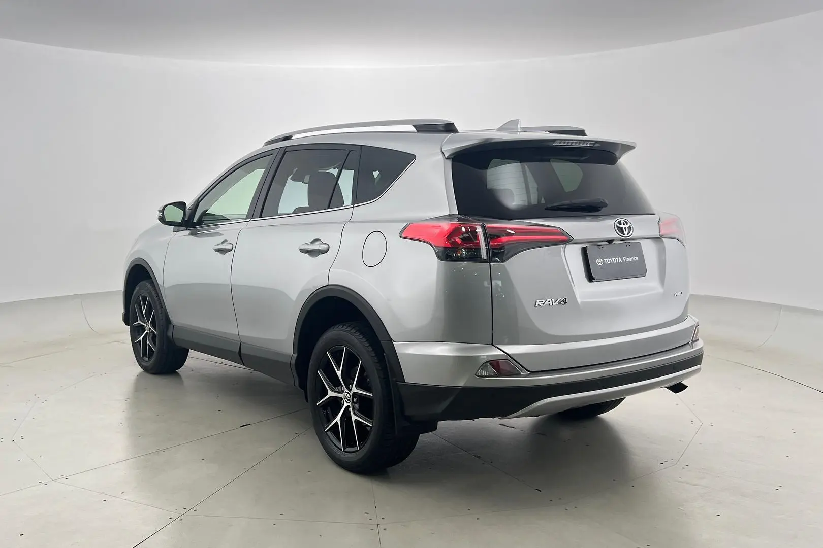 2018 Toyota Rav4 Gallery Image 6