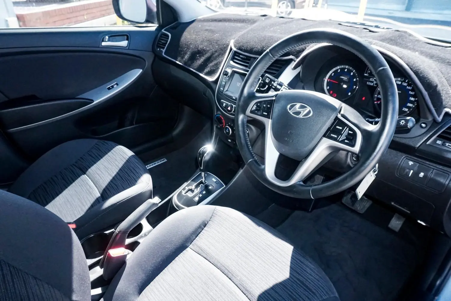 2017 Hyundai Accent Gallery Image 5