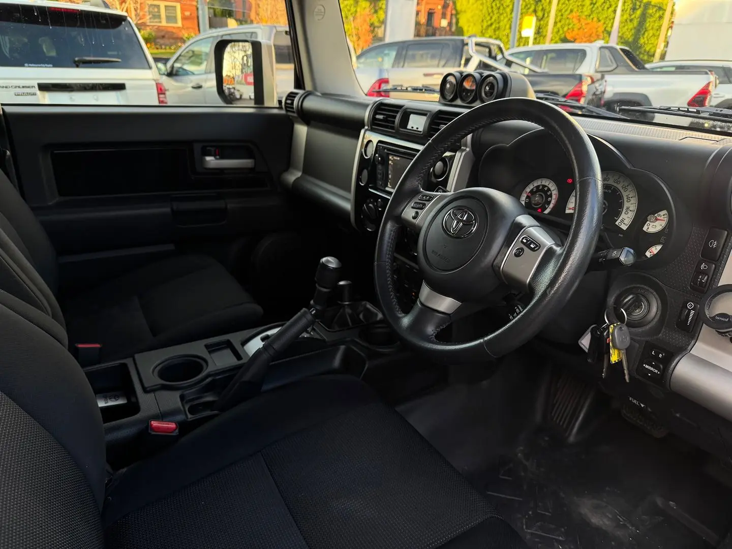 2014 Toyota FJ Cruiser Gallery Image 13