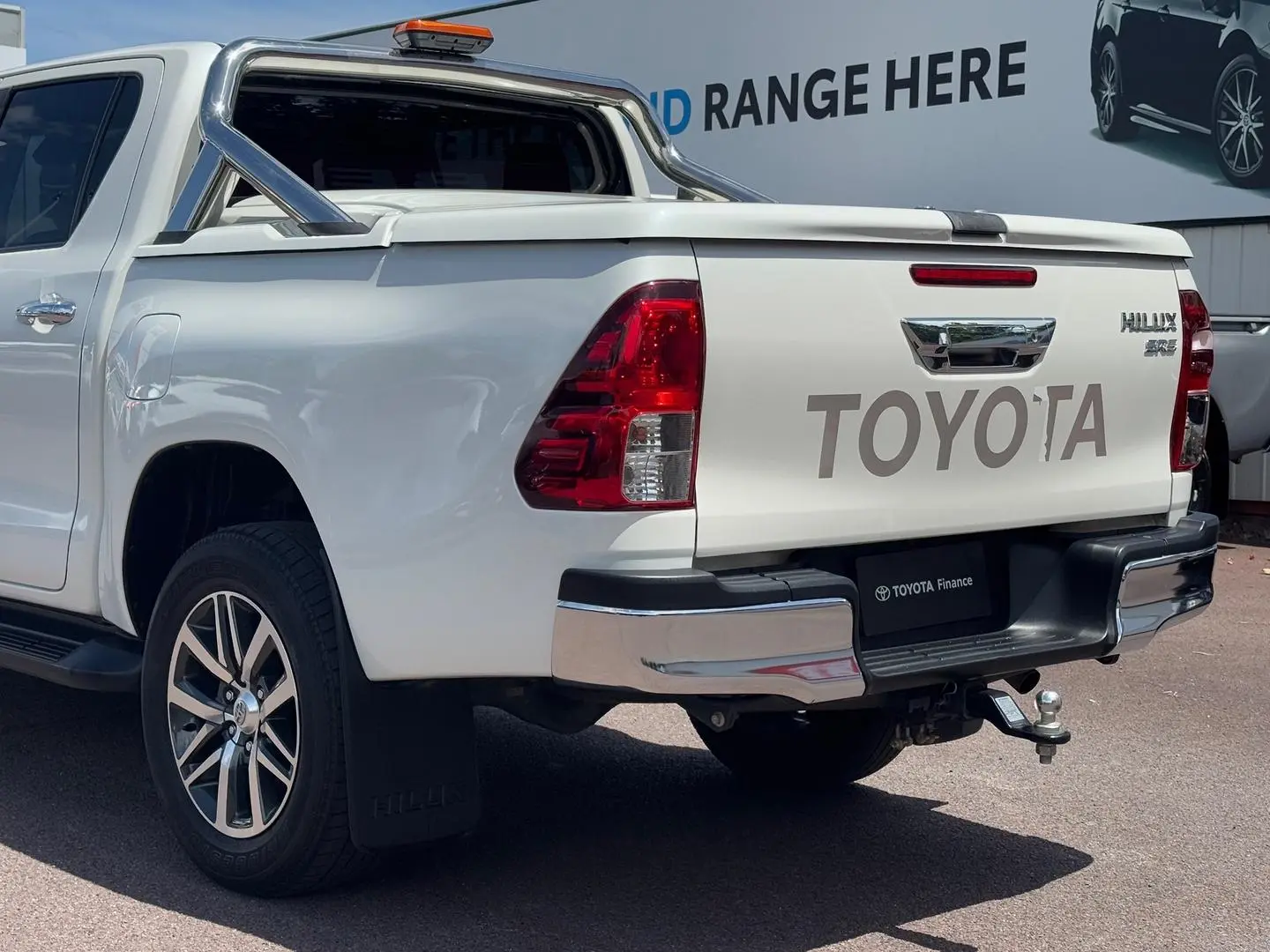 2019 Toyota Hilux Gallery Image 8