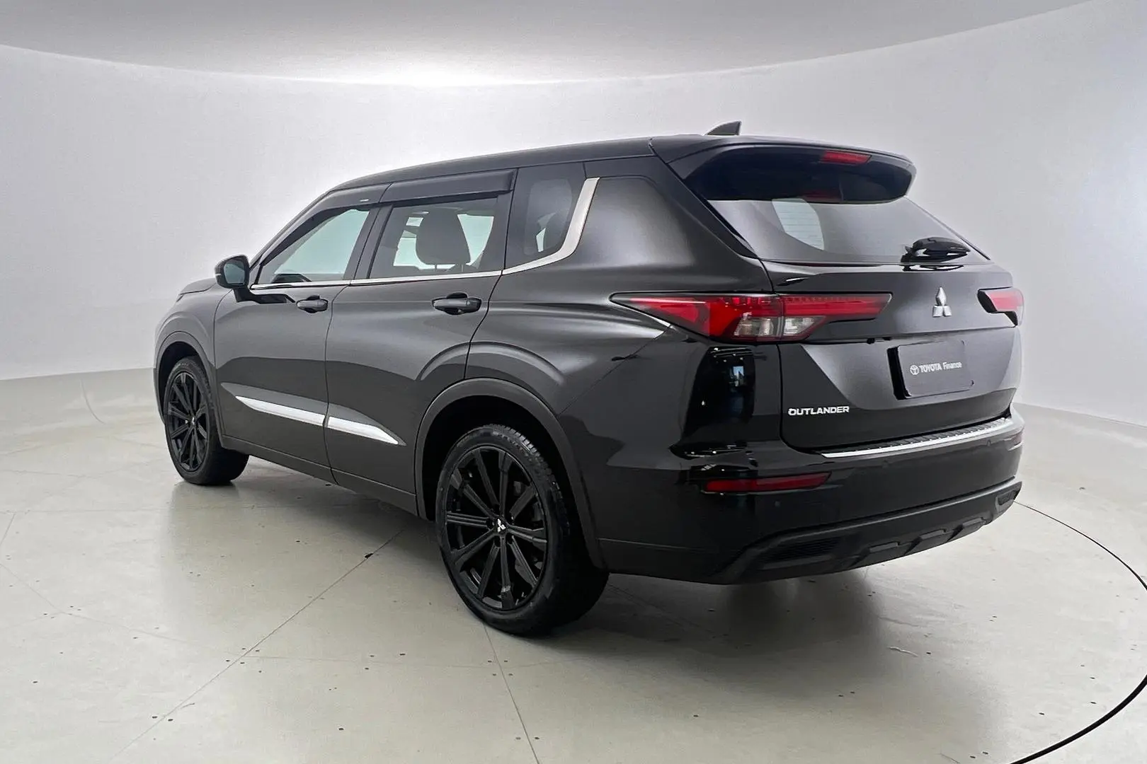 2022 Mitsubishi Outlander Gallery Image 7