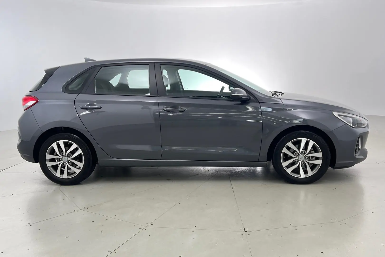 2019 Hyundai i30 Gallery Image 4