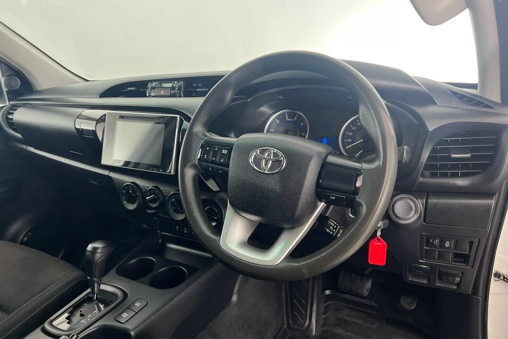 2017 Toyota Hilux Gallery Image 6