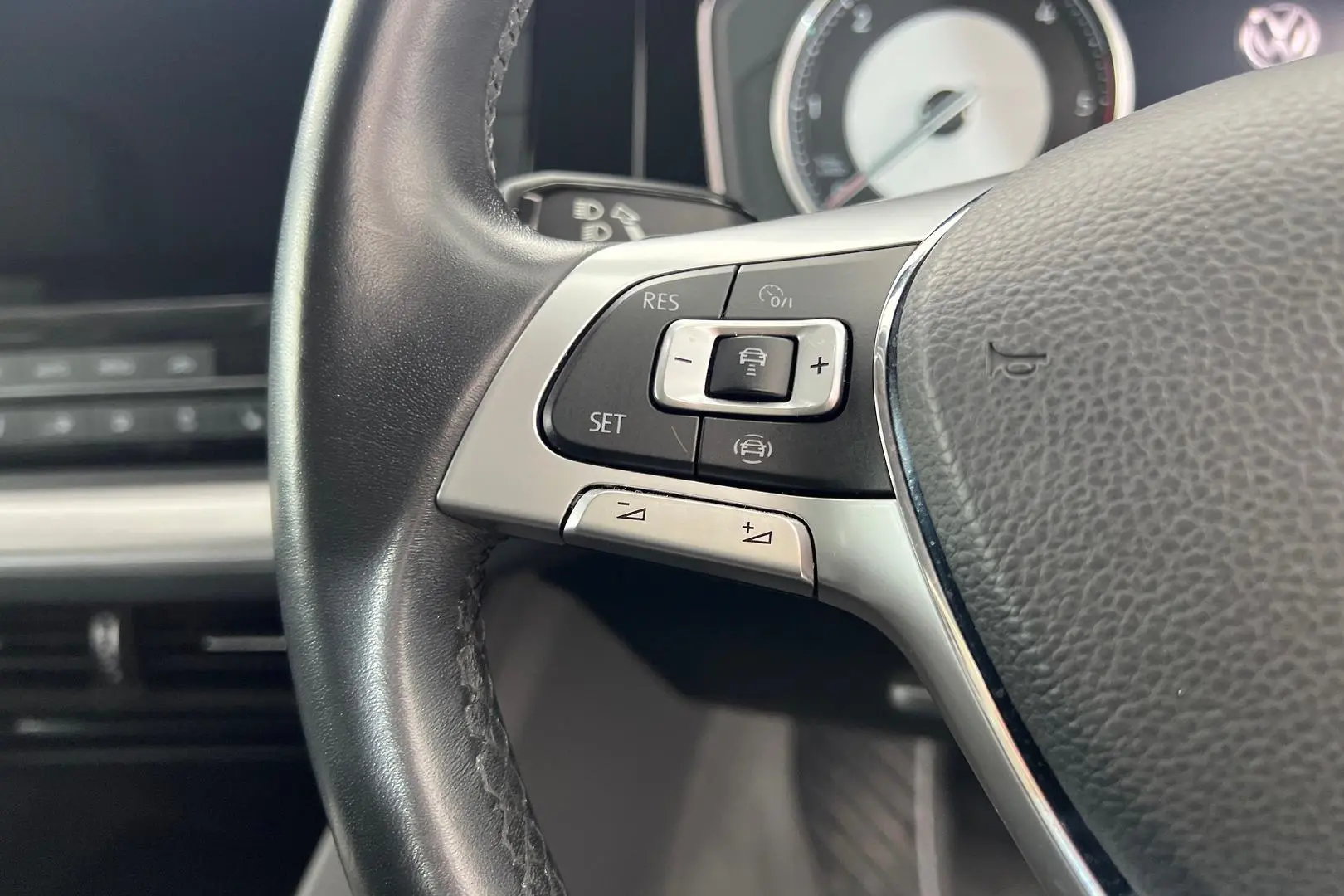 2020 Volkswagen Touareg Gallery Image 18