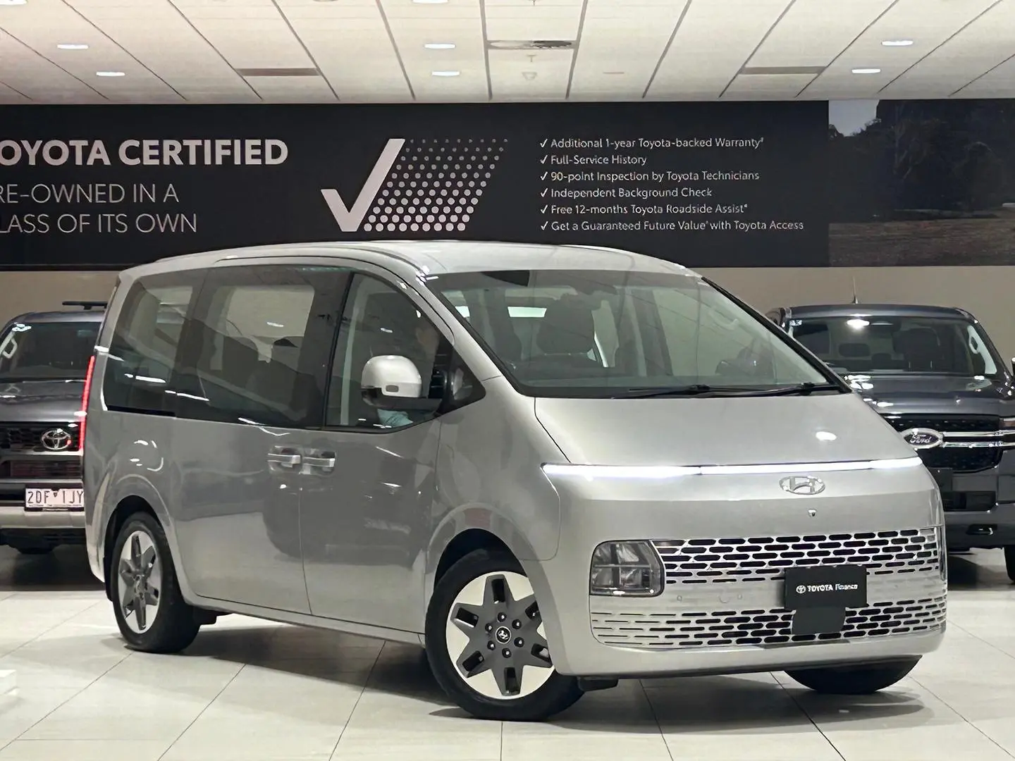 2022 Hyundai STARIA Gallery Image 1