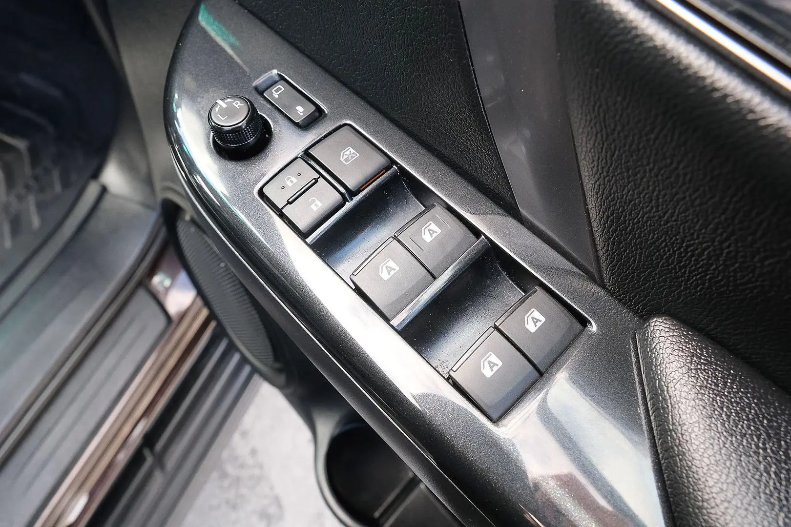 2024 Toyota Fortuner Gallery Image 12
