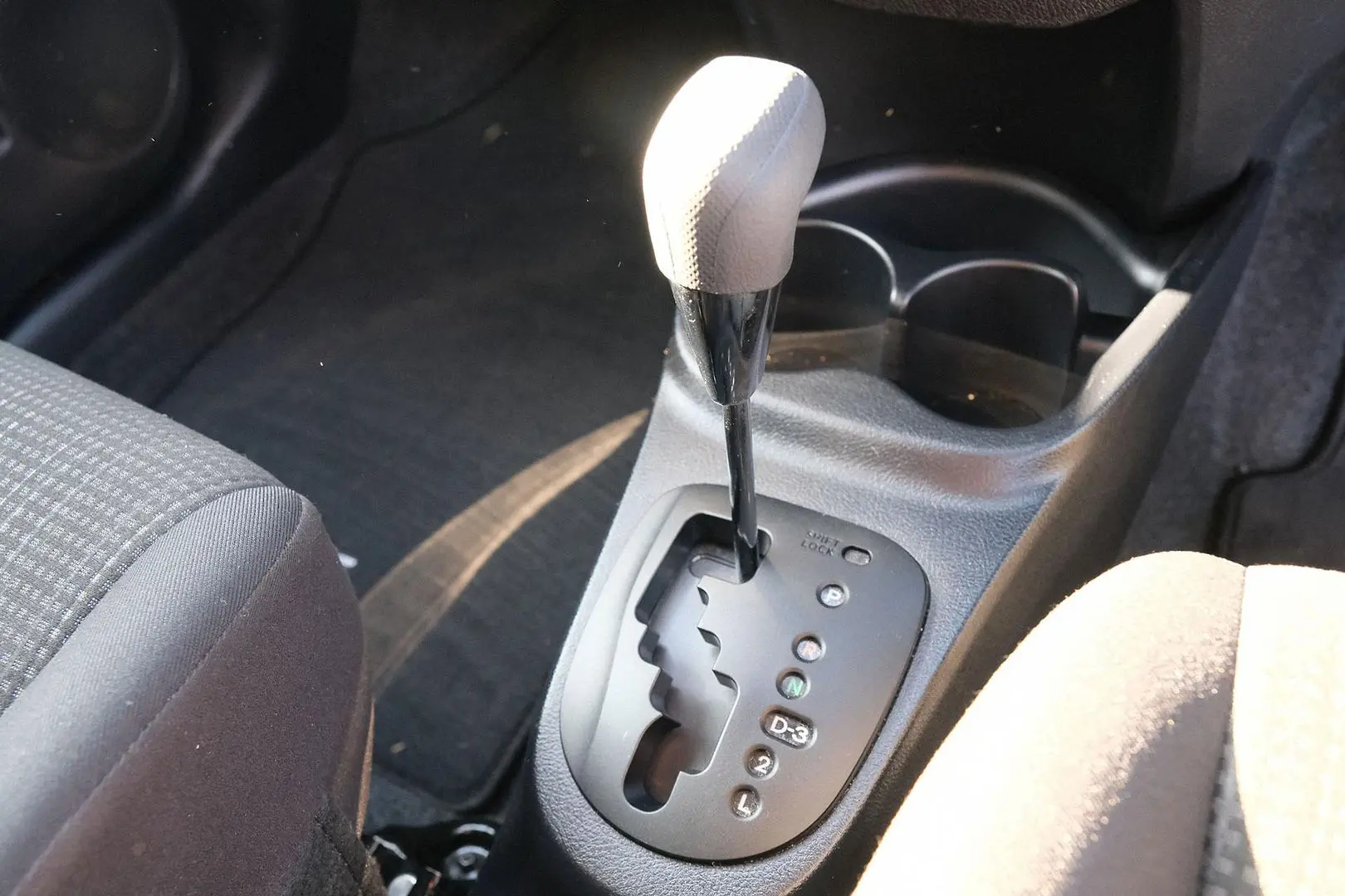 2017 Toyota Yaris Gallery Image 17