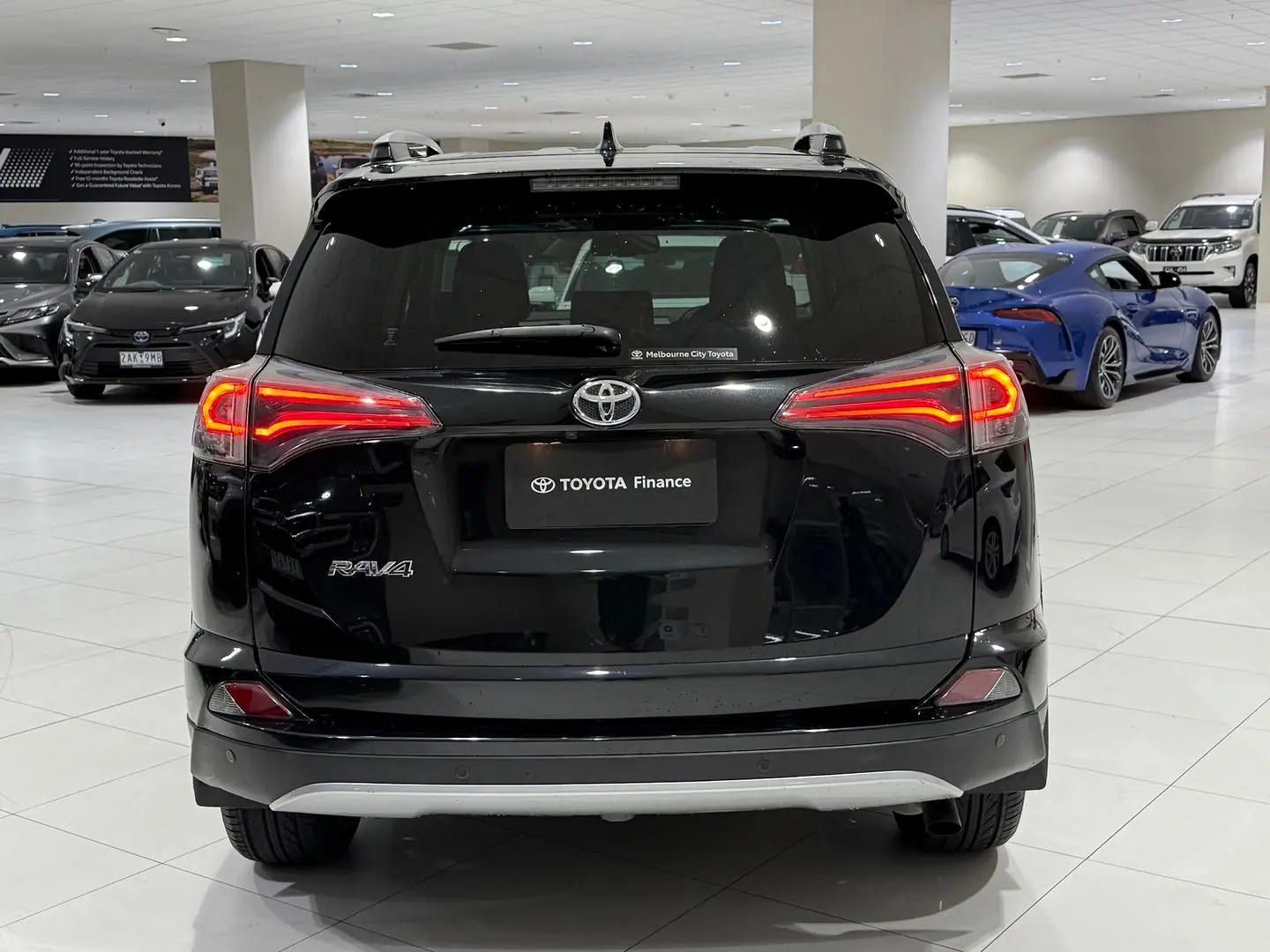 2016 Toyota RAV4 Gallery Image 9