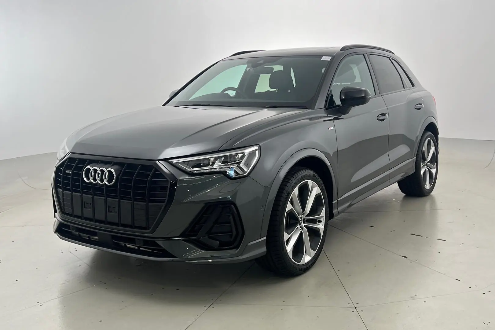 2021 Audi Q3 Gallery Image 2