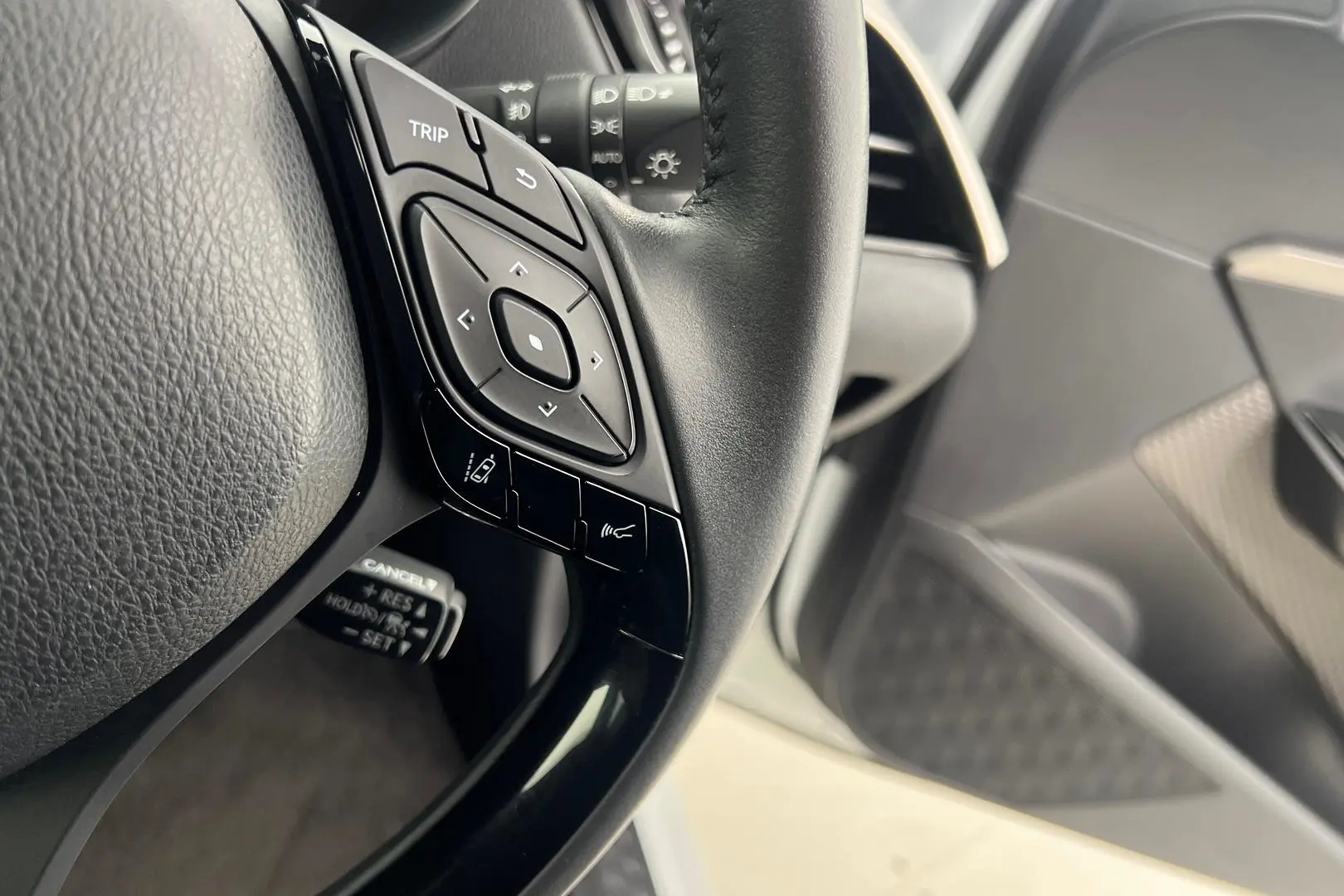 2022 Toyota C-HR Gallery Image 14
