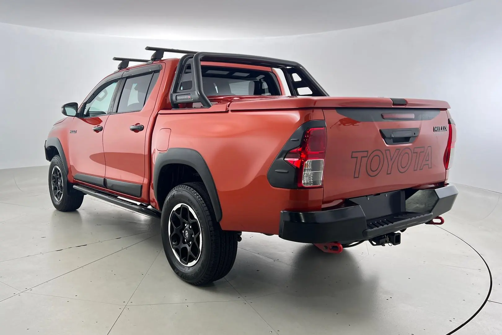 2019 Toyota Hilux Gallery Image 8