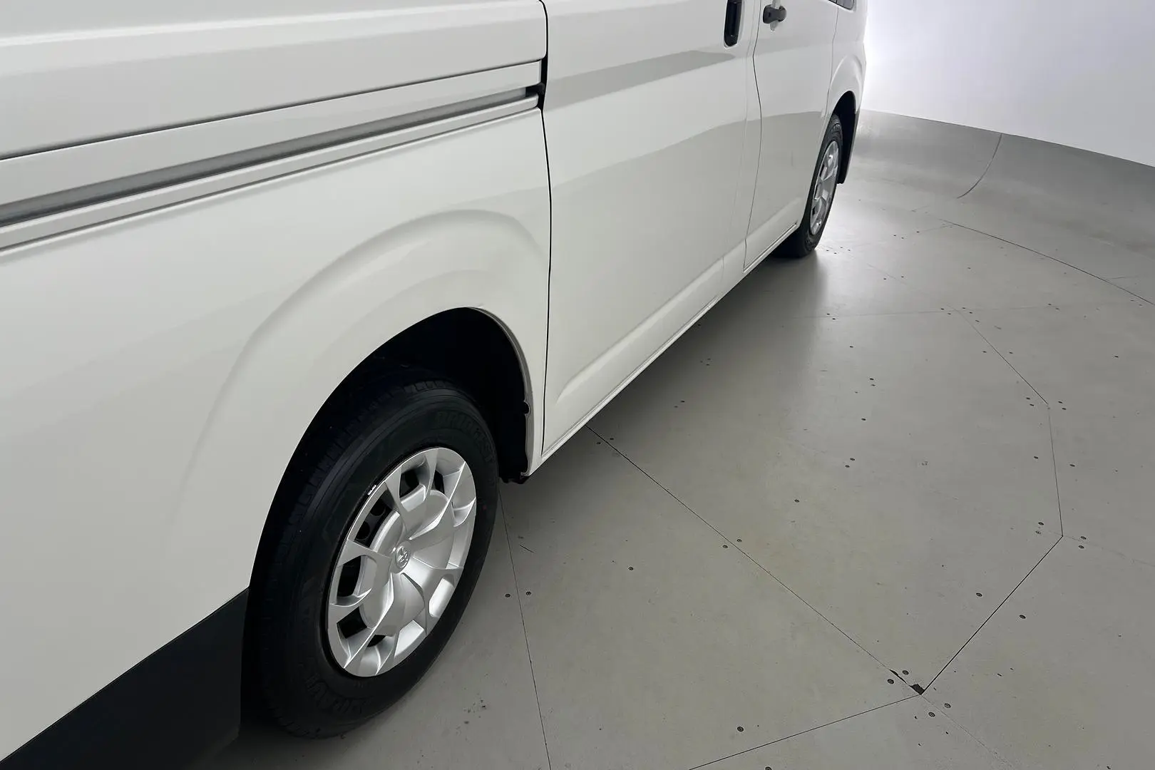 2020 Toyota Hiace Gallery Image 15