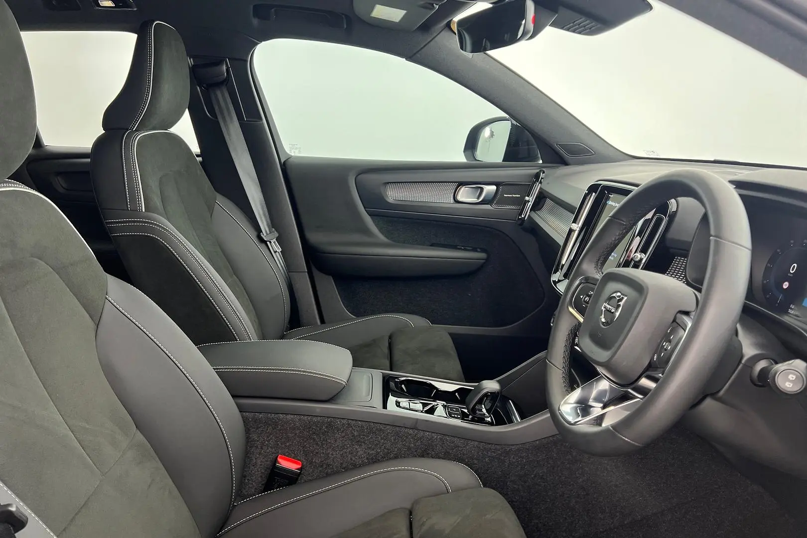2023 Volvo XC40 Gallery Image 11