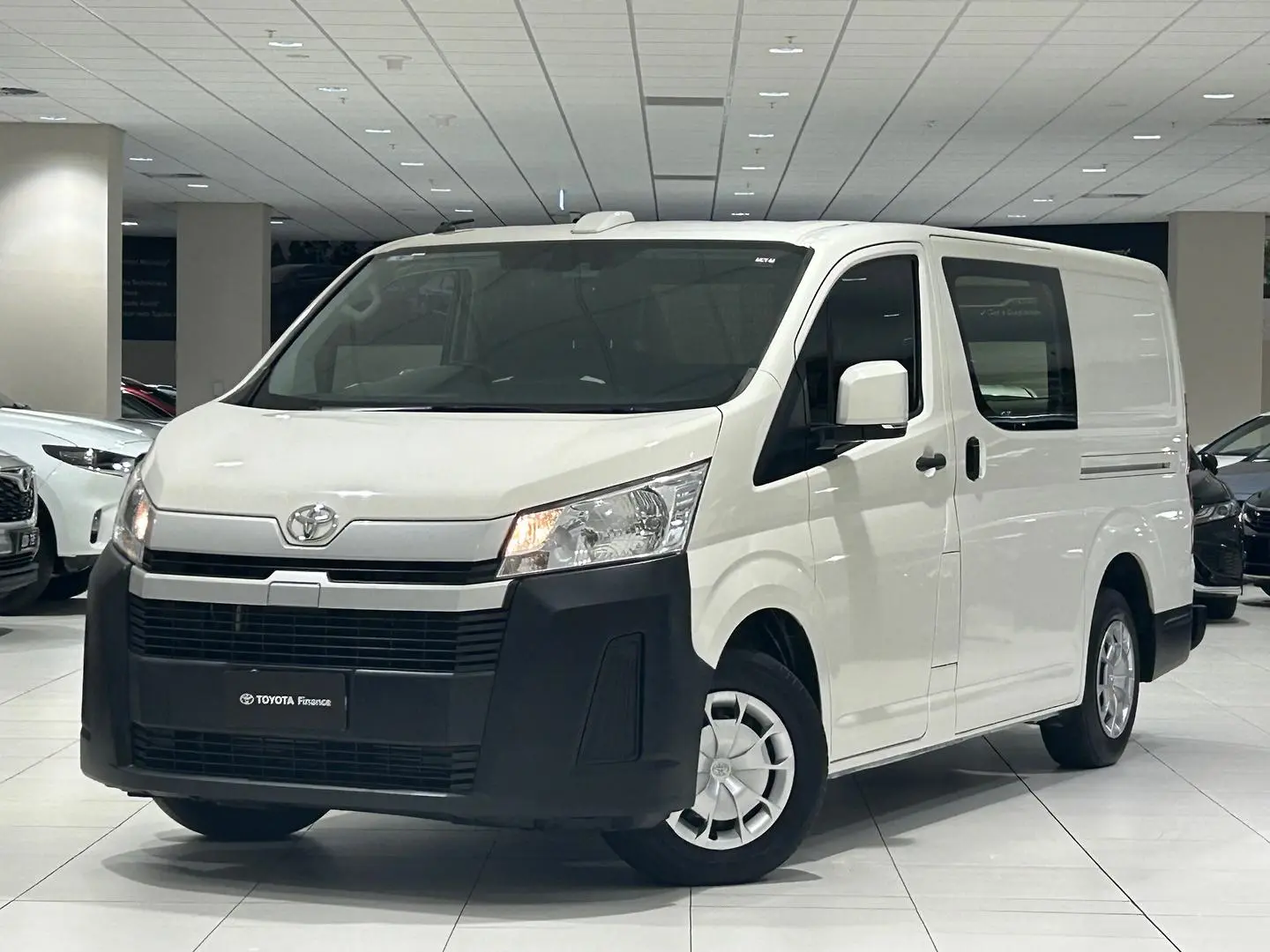 2022 Toyota Hiace Gallery Image 5