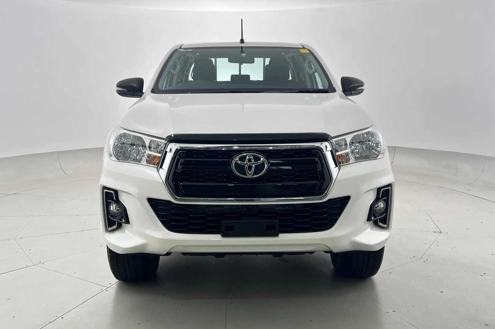 2018 Toyota Hilux Gallery Image 10