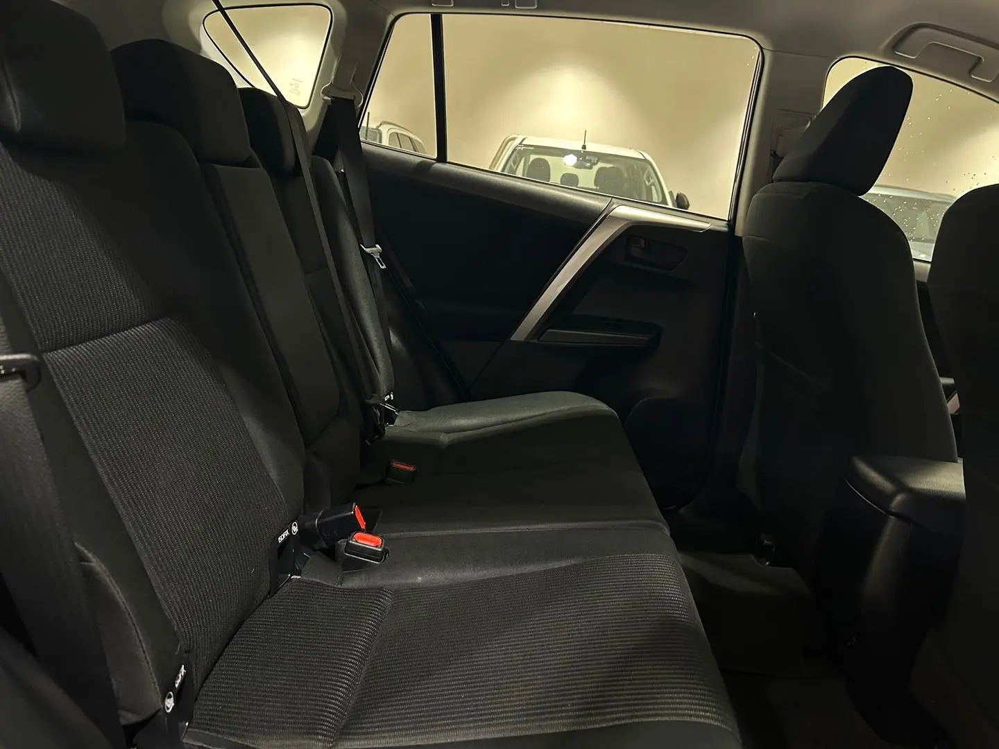 2017 Toyota RAV4 Gallery Image 14