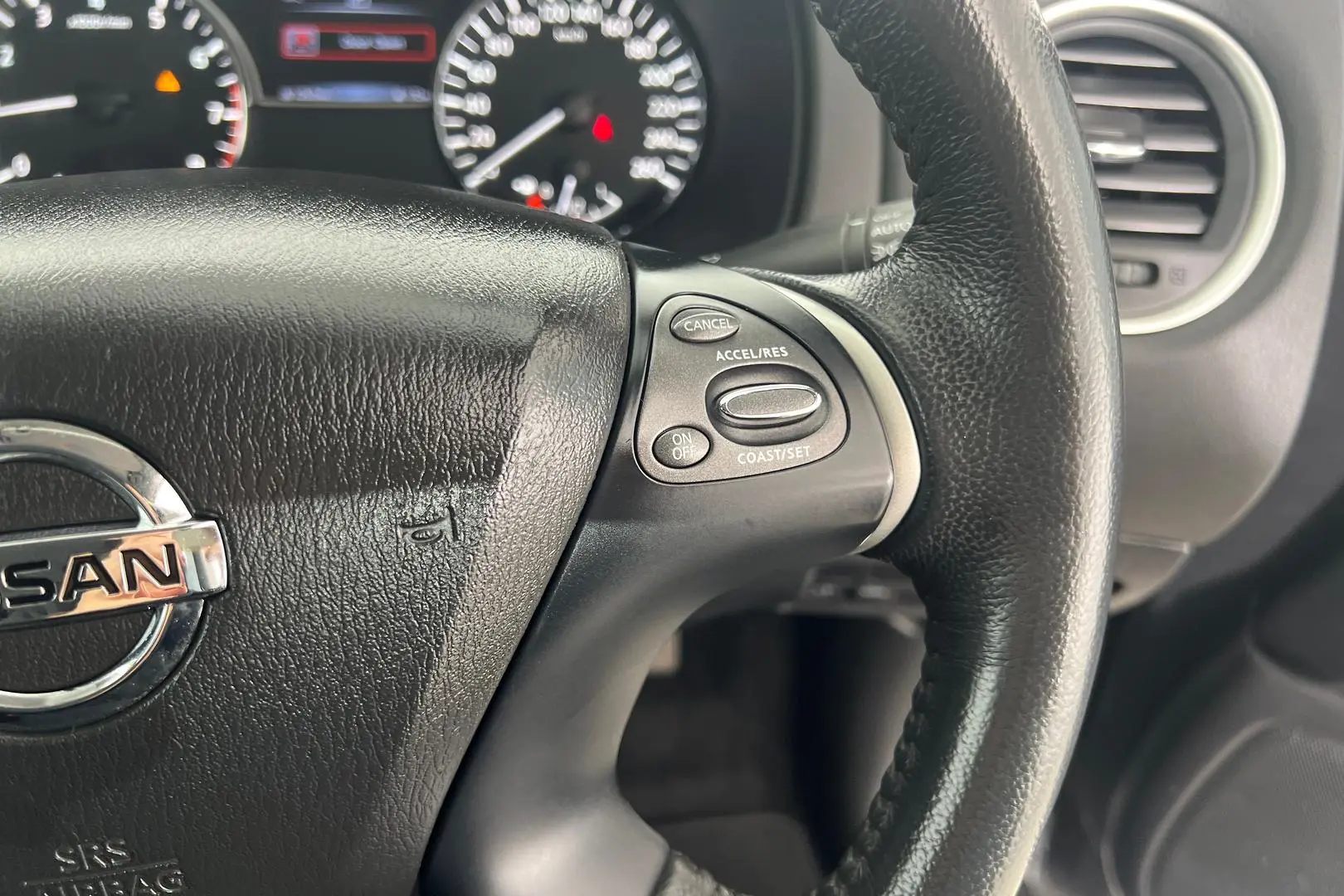 2017 Nissan Pathfinder Gallery Image 16