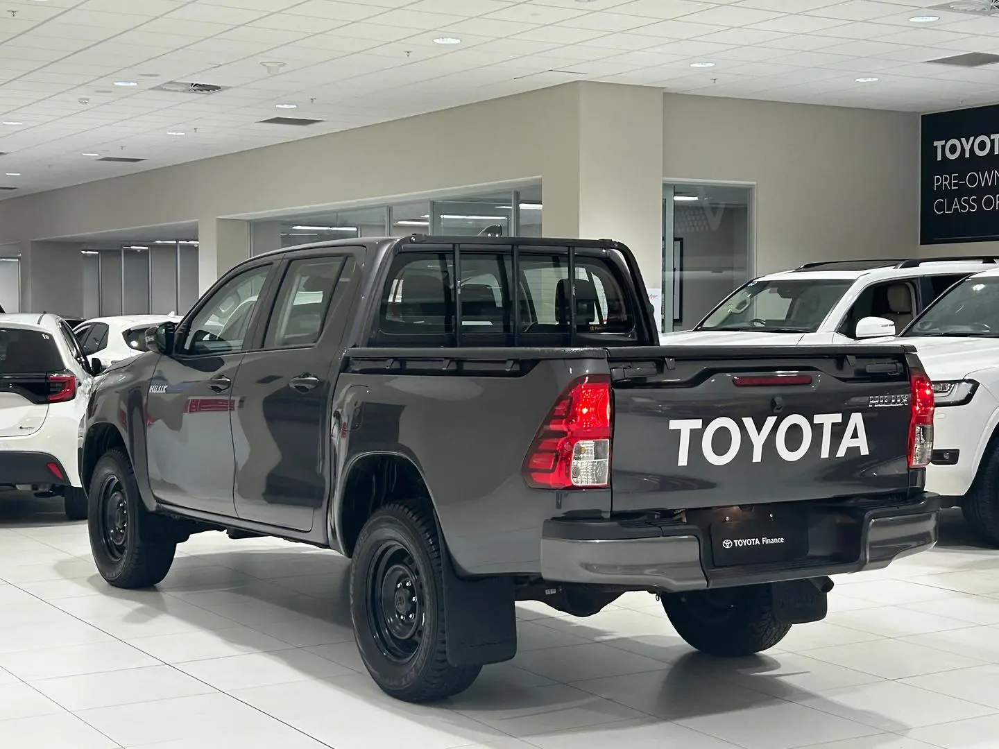 2022 Toyota Hilux Gallery Image 8