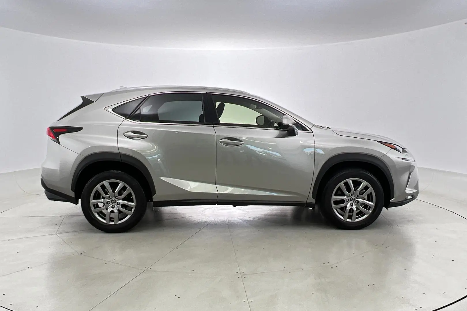 2021 Lexus Nx Gallery Image 4