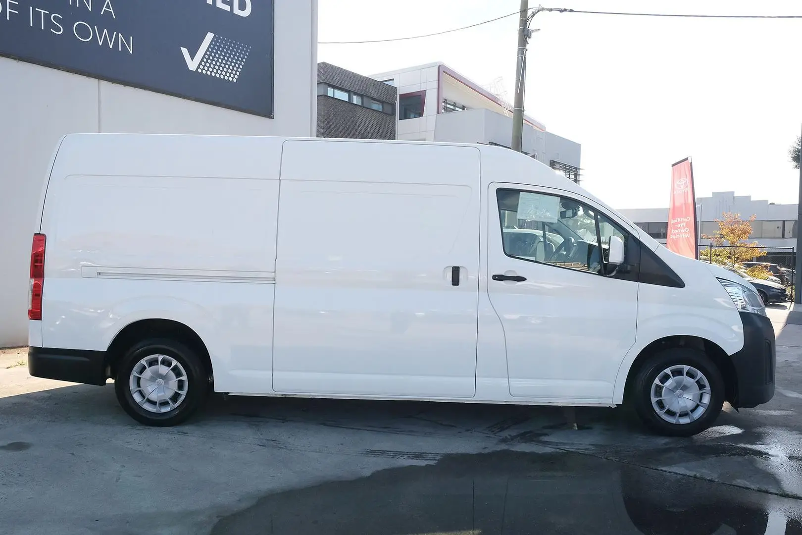 2022 Toyota Hiace Gallery Image 5