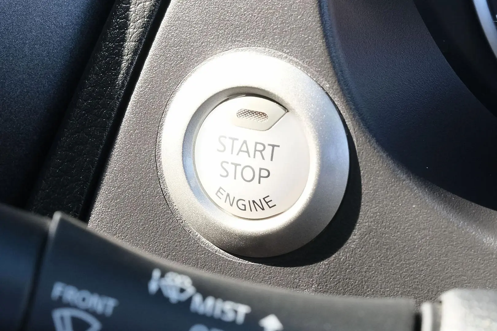 2021 Nissan Navara Gallery Image 21