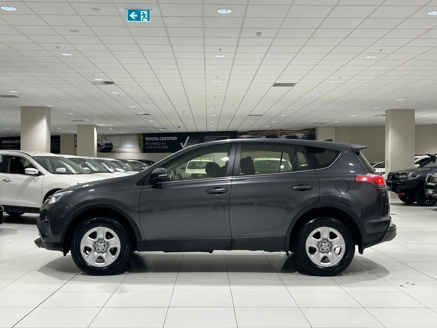 2017 Toyota RAV4 Gallery Image 6