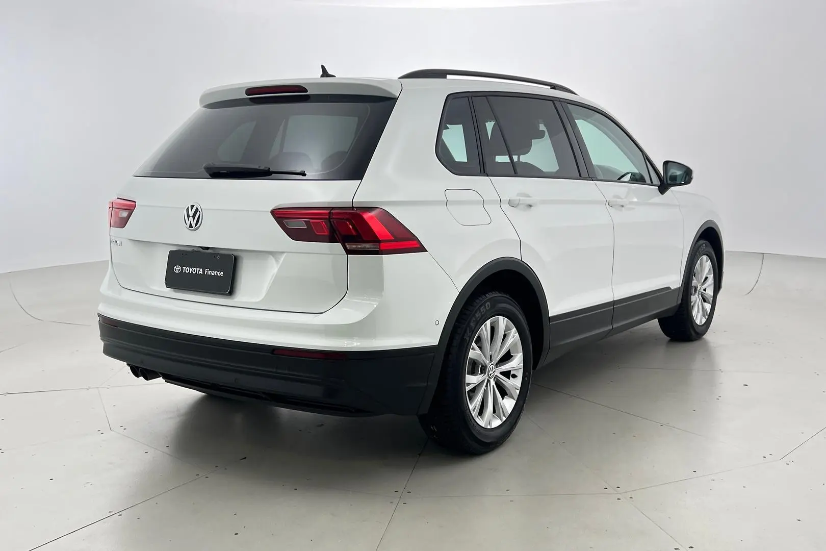 2019 Volkswagen Tiguan Gallery Image 4