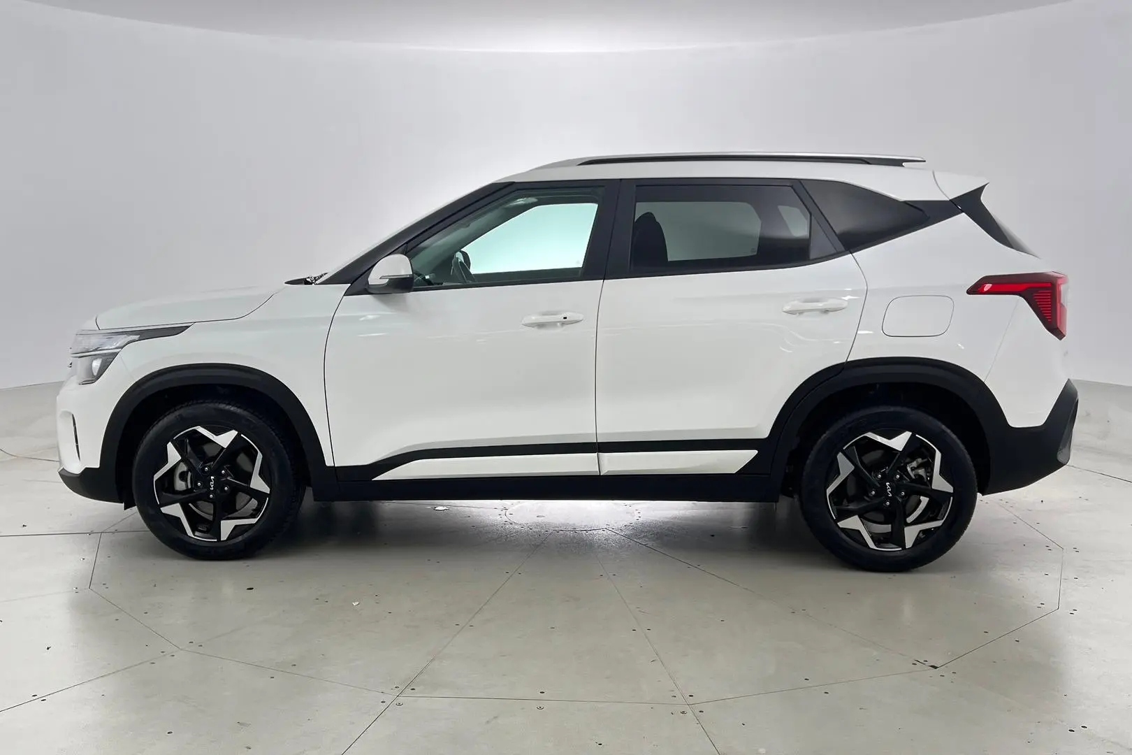 2023 Kia Seltos Gallery Image 8