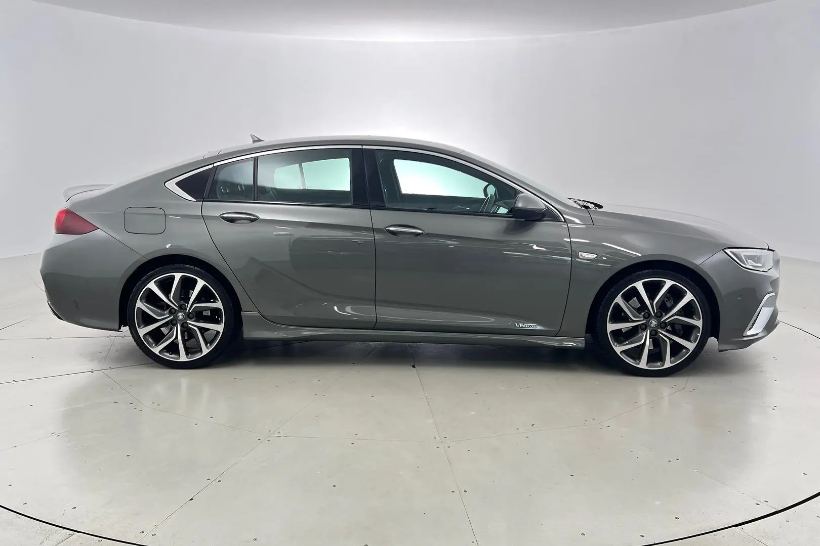 2018 Holden Commodore Gallery Image 3
