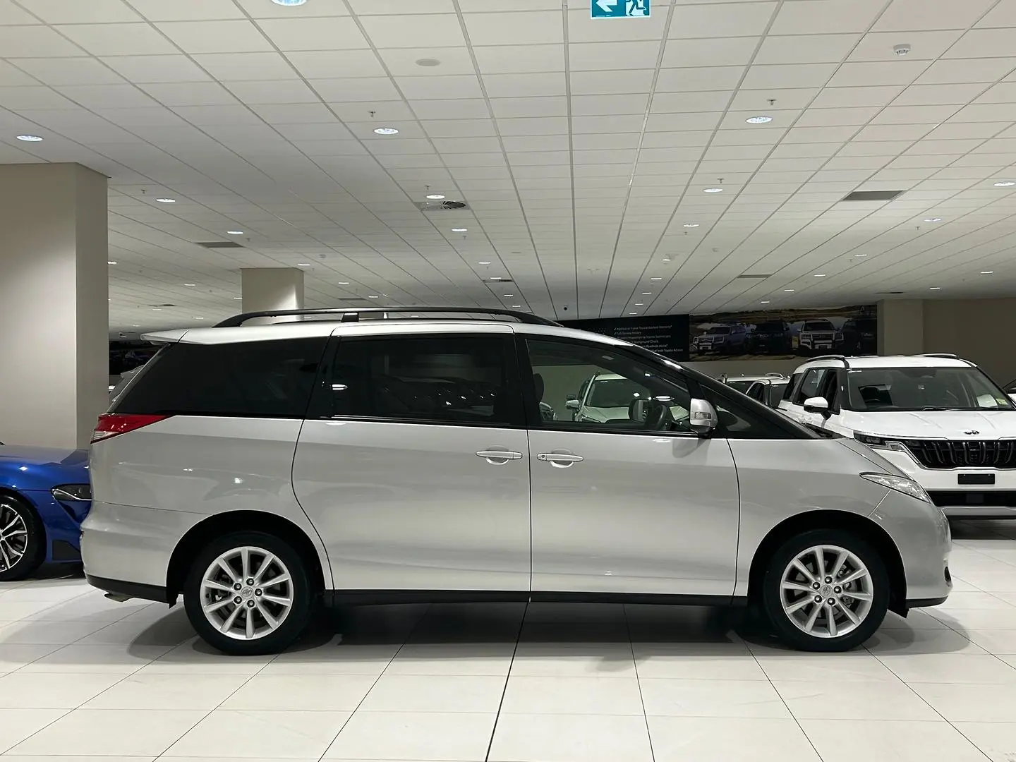 2019 Toyota Tarago Gallery Image 2