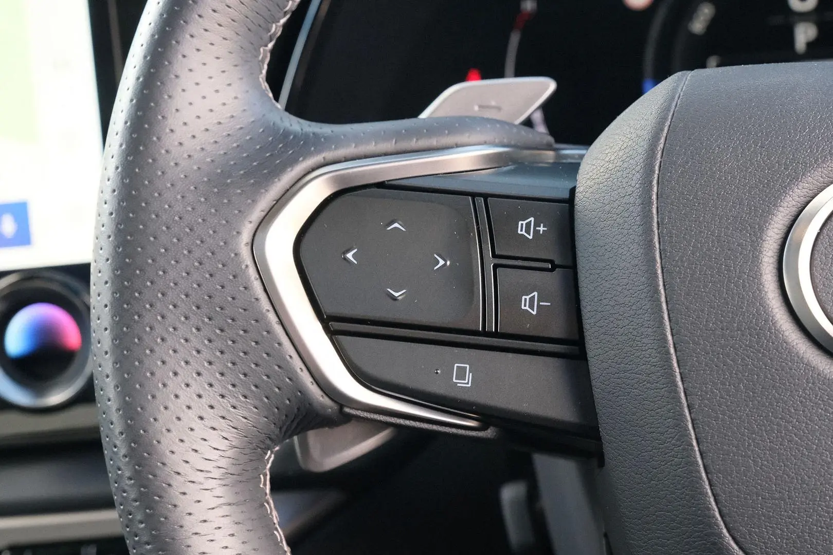 2024 Lexus RX Gallery Image 17