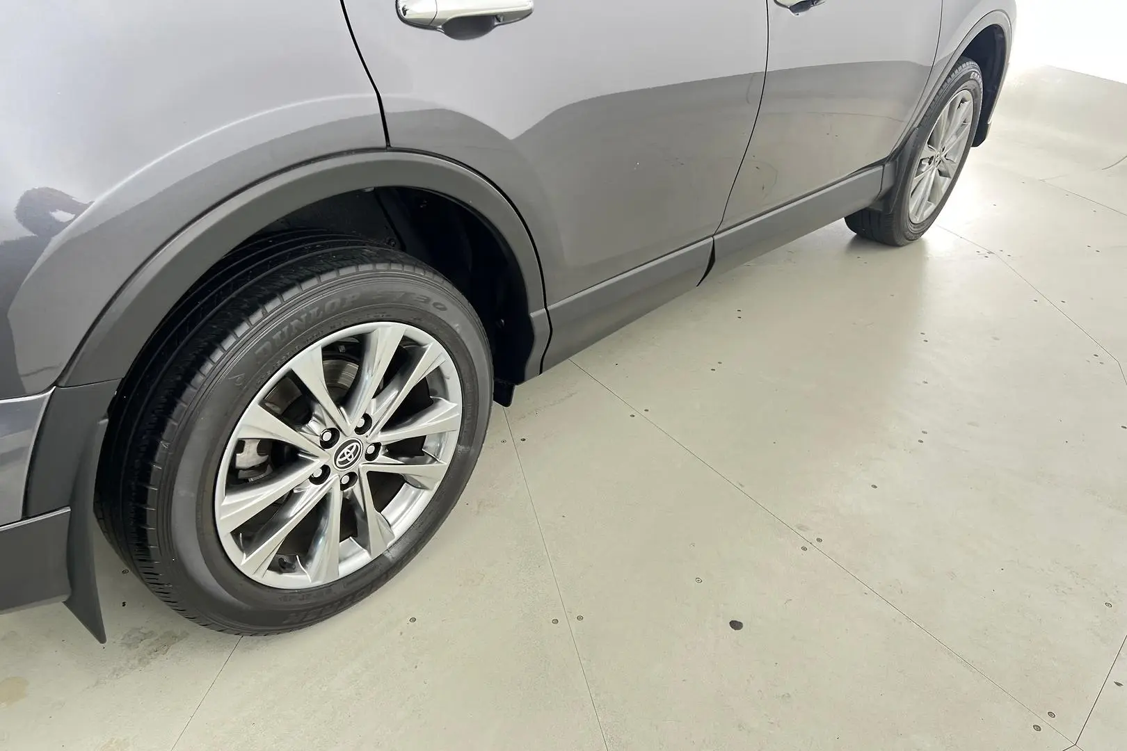 2018 Toyota RAV4 Gallery Image 5