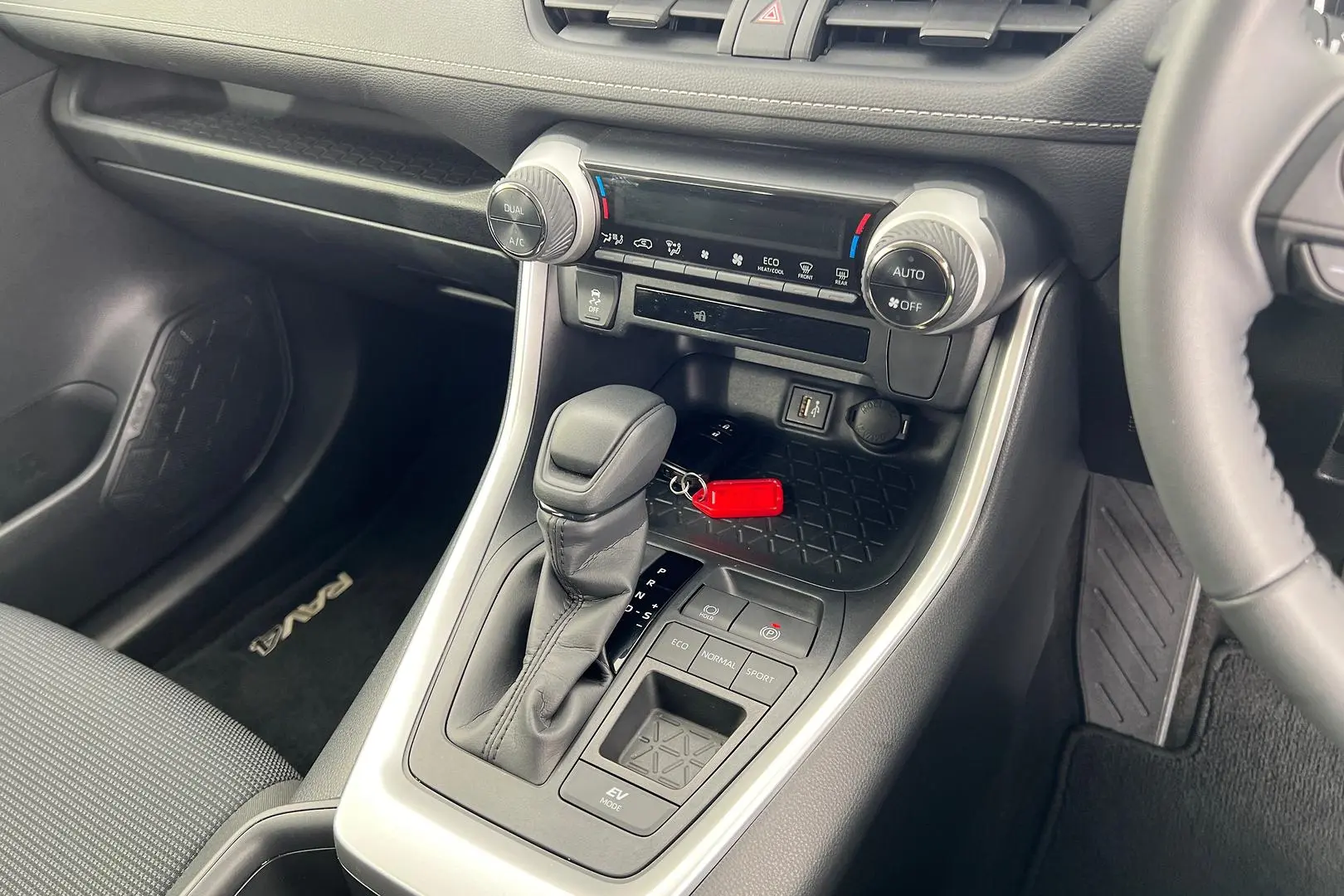 2024 Toyota RAV4 Gallery Image 16