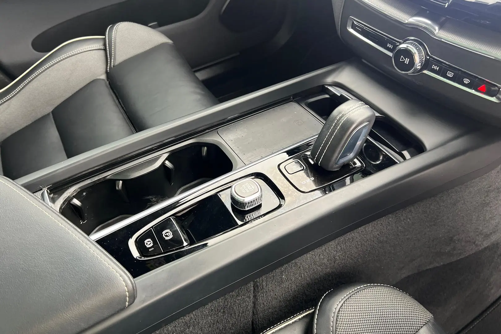 2021 Volvo XC60 Gallery Image 18