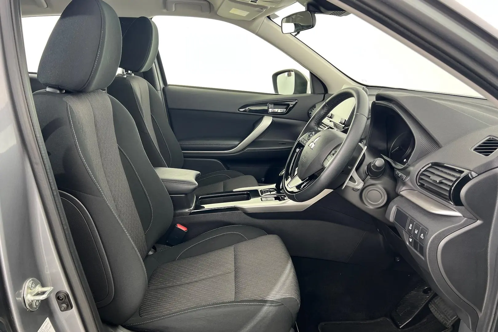 2021 Mitsubishi Eclipse Cross Gallery Image 11
