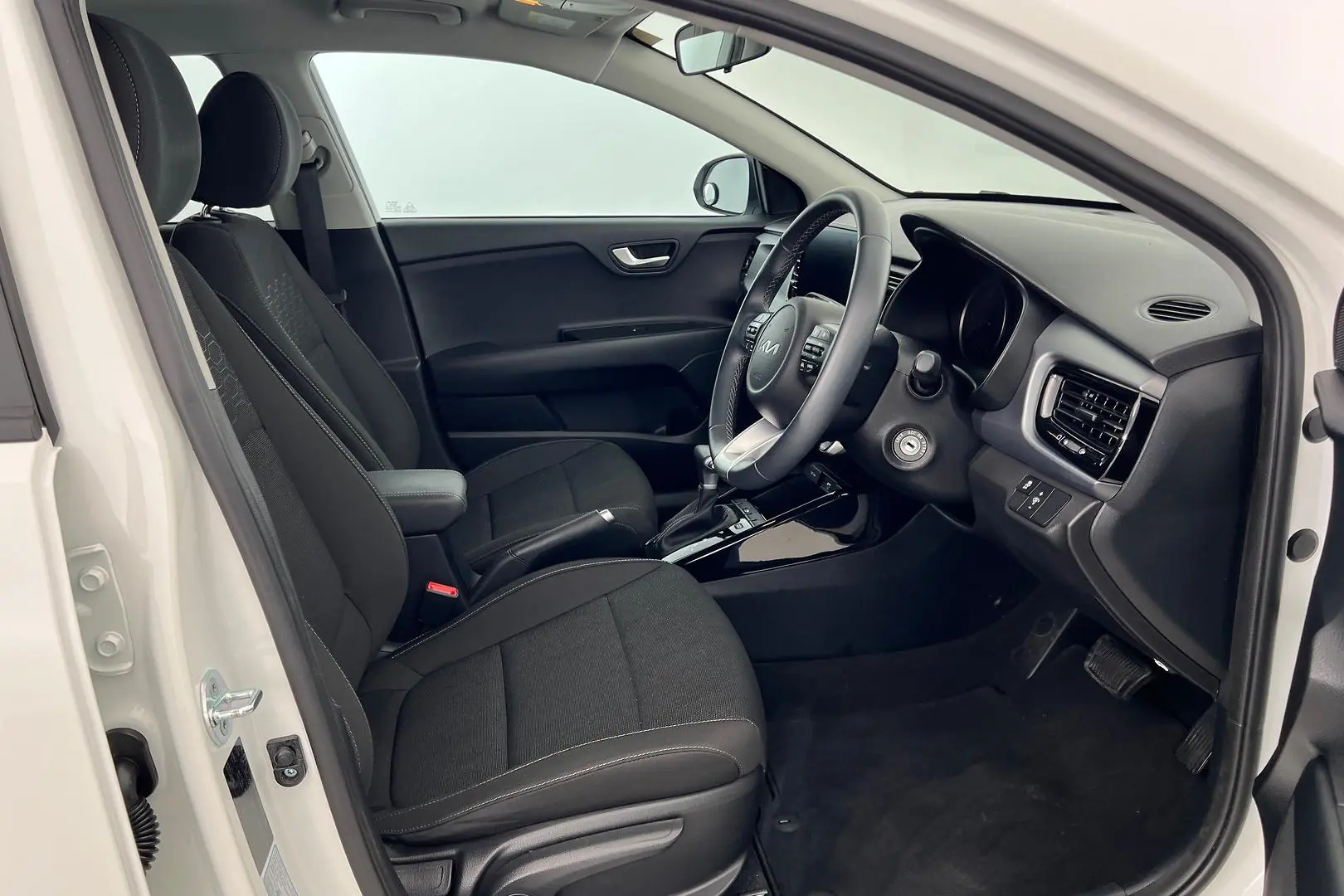 2022 Kia Rio Gallery Image 10
