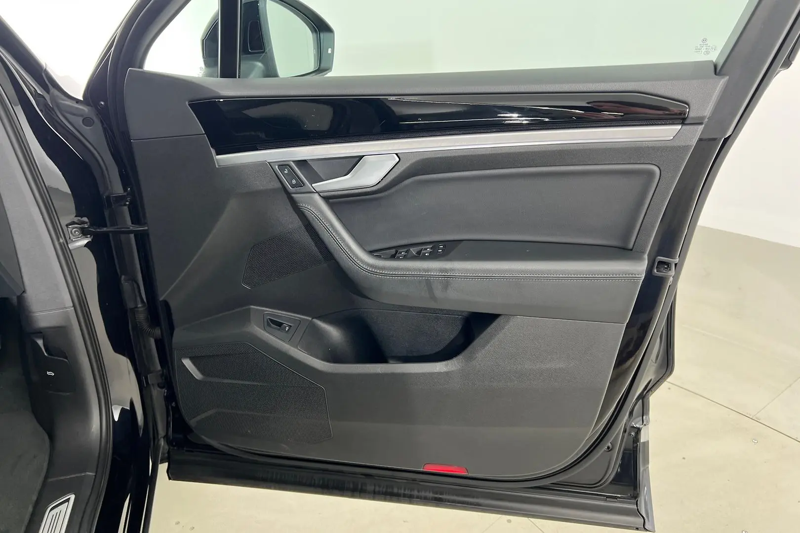 2020 Volkswagen Touareg Gallery Image 13